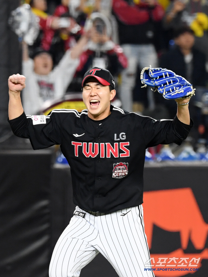  LG Twins closer Yoo Young-chan achieved an integrated victory