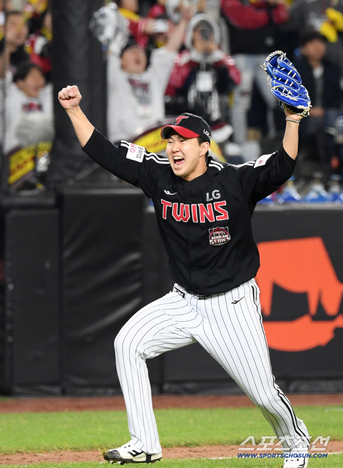  LG Twins closer Yoo Young-chan achieved an integrated victory