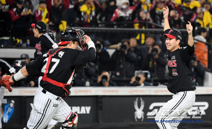  LG Twins Park Dong-won Yoo Young-chan achieved an integrated victory