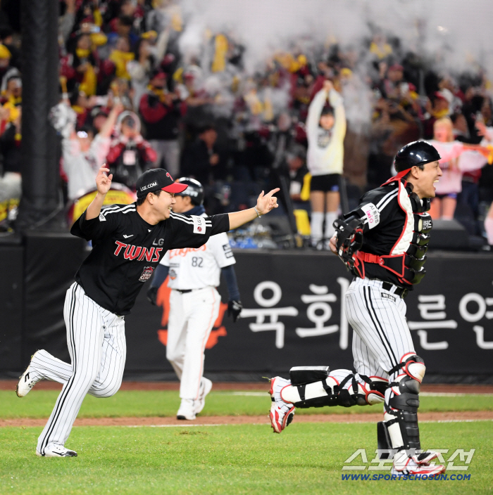  LG Twins Park Dong-won Yoo Young-chan achieved an integrated victory