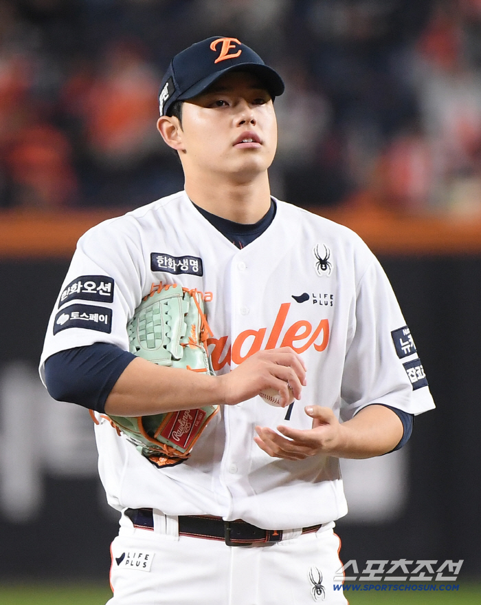  Moon Dongjoo who is not in normal condition