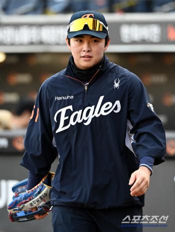 Moon Hyunbin starts defensive training