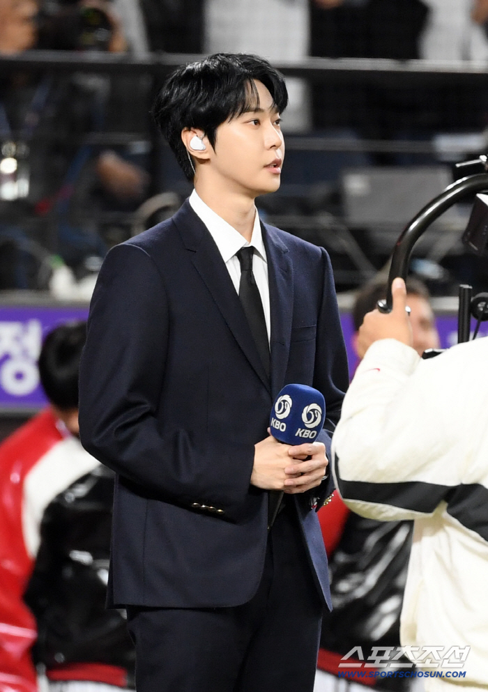  NCT DOYOUNG sings the Korean national anthem for Game 5 of the Korean Series