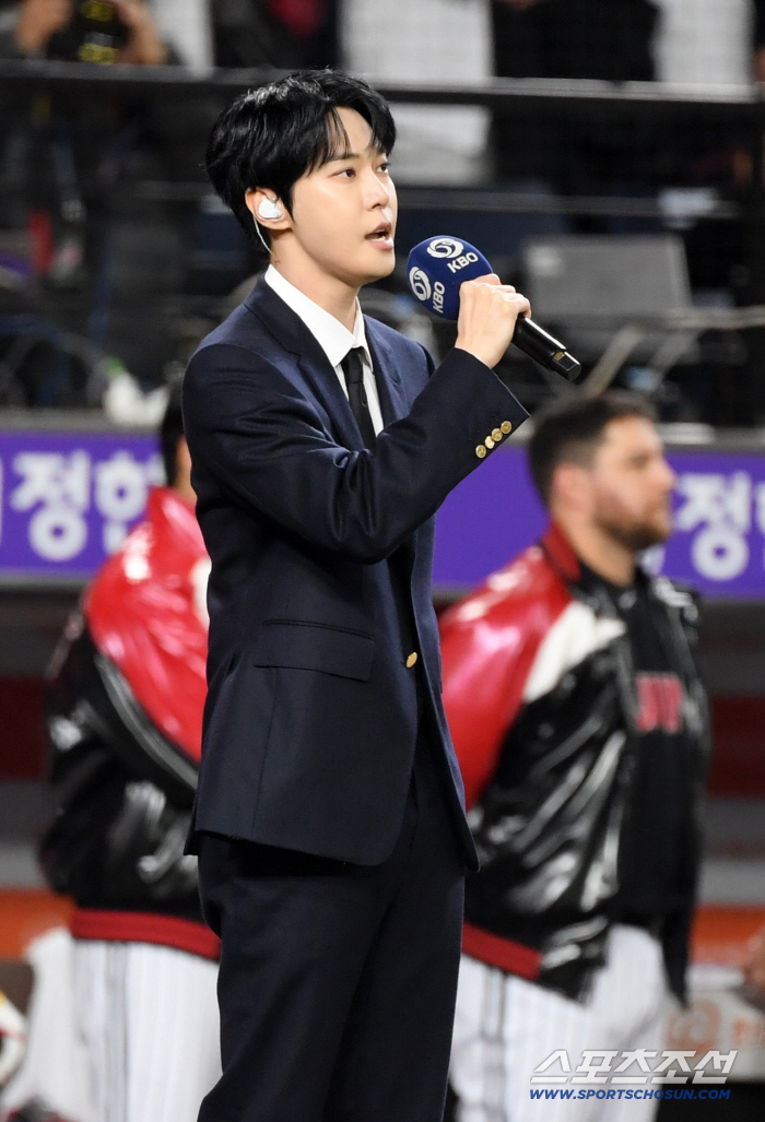  NCT DOYOUNG sings the Korean national anthem for Game 5 of the Korean Series