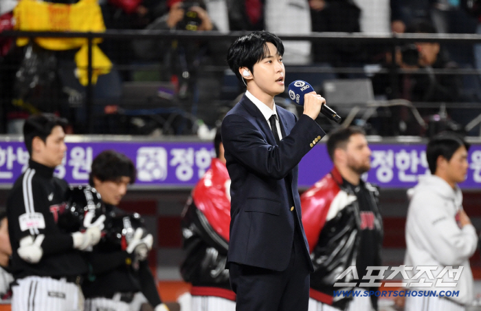  NCT DOYOUNG sings the Korean national anthem for Game 5 of the Korean Series