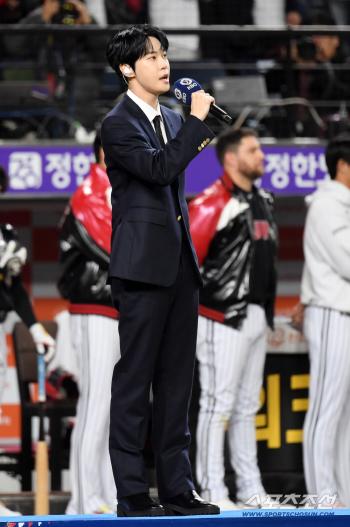 NCT DOYOUNG sings the Korean national anthem for Game 5 of the Korean Series