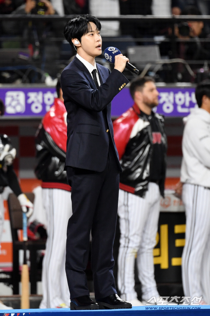  NCT DOYOUNG sings the Korean national anthem for Game 5 of the Korean Series