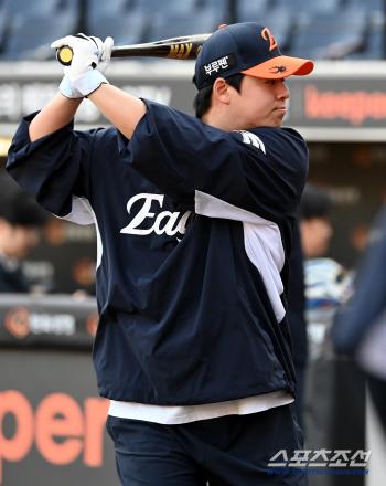Noh Si-hwan focuses on batting training
