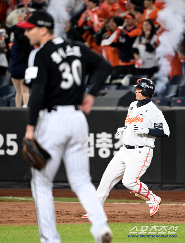  Noh Si-hwan hits the leadoff hitter in the second inning