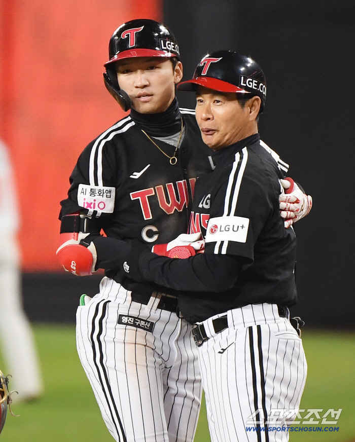  Park Hae-min hits against Ryu Hyun-jin