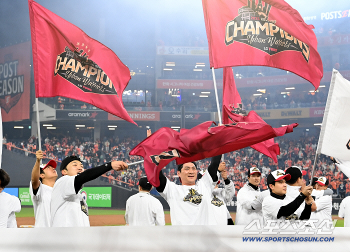  Park Hae-min, Oh Ji-hwan, raise the winning flag high