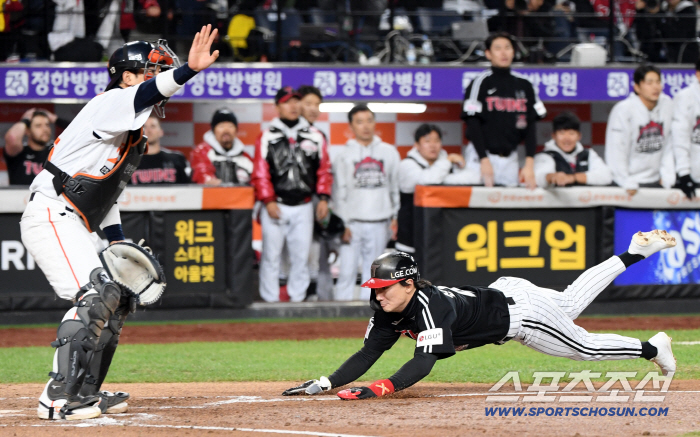  Shin Minjae is inundated