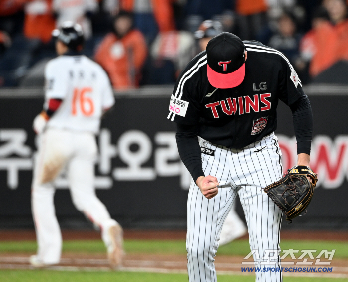  Tolhurst, Ha Joo-seok blocked with a double play and cheers!
