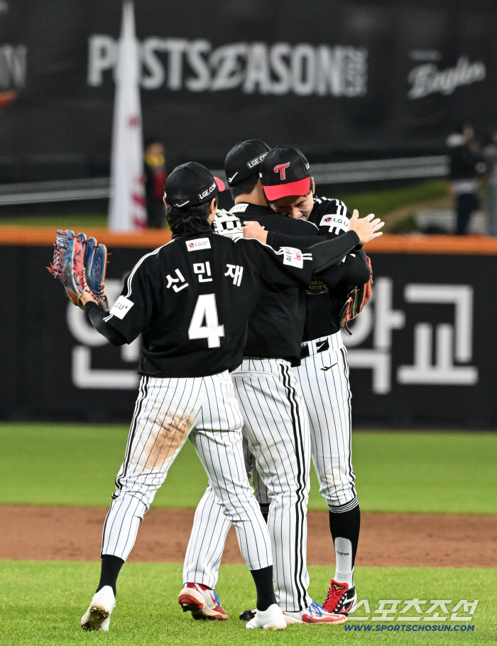 Please save me. The tears of Park Hae-min, who was overwhelmed by the double play. I think it's a sudden timing.