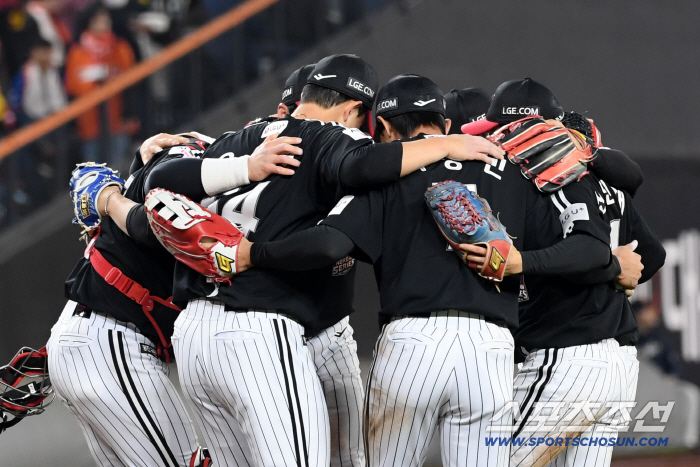 Please save me. The tears of Park Hae-min, who was overwhelmed by the double play. I think it's a sudden timing.