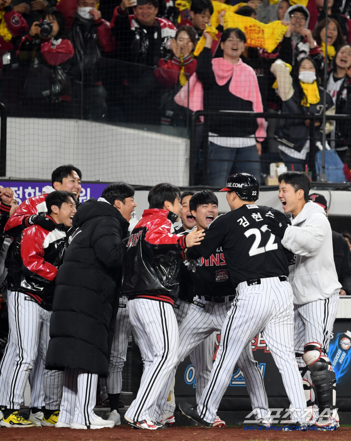 Please save me. The tears of Park Hae-min, who was overwhelmed by the double play. I think it's a sudden timing.