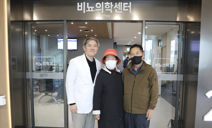 Professor Kim Si-hyun of Soonchunhyang University Cheonan Hospital succeeded in simultaneous organ resection of 4 patients in their 70s with robotic surgery