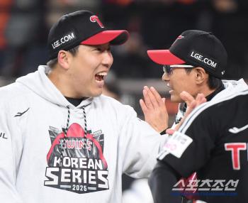 PTSD in 2008...  The scene that came to mind at the moment of the final hit, the old teacher cried twice