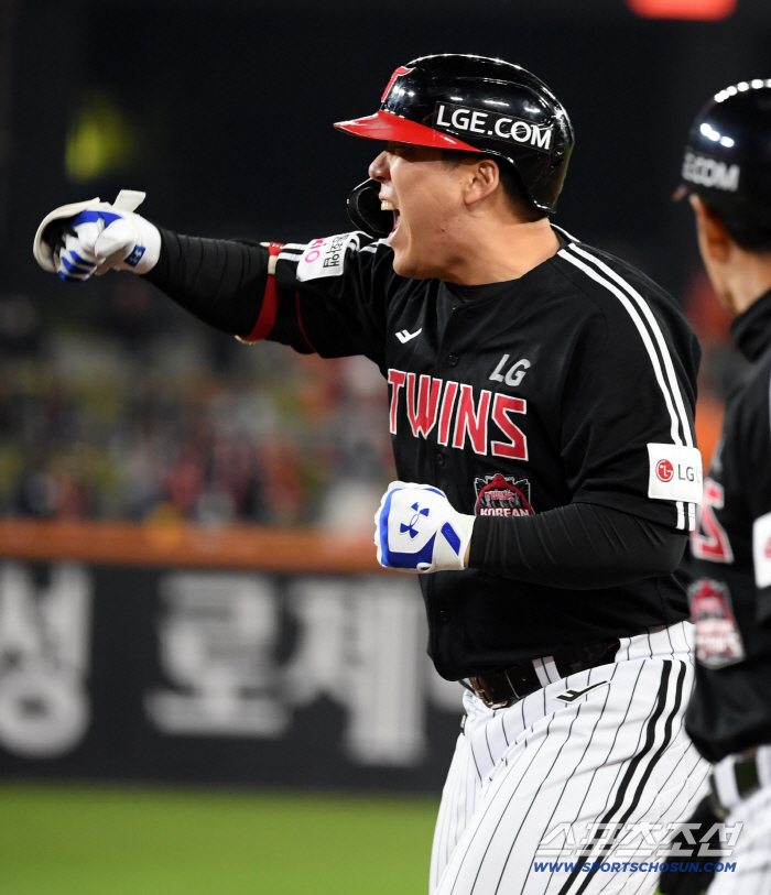 PTSD in 2008...  The scene that came to mind at the moment of the final hit, the old teacher cried twice