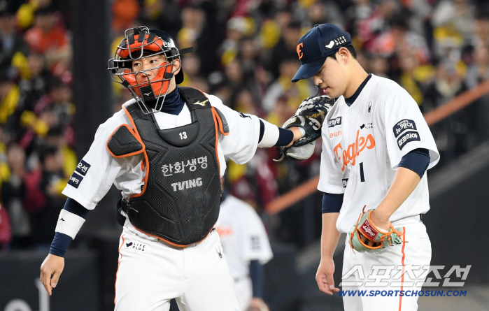 Shocking! Moon Dong-ju's fastball is at least 140km in the first inning. Average 146km → Is it exhausting or slow control