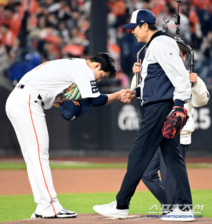 The strongest team in 2025 won the LG Twins 4-1 and won the stepping stone, completing the V4. Yeom Kyung-yeop, who won twice in three years, is a master