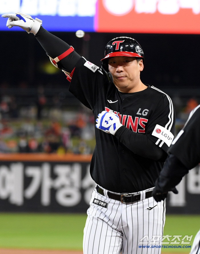 The strongest team in 2025 won the LG Twins 4-1 and won the stepping stone, completing the V4. Yeom Kyung-yeop, who won twice in three years, is a master