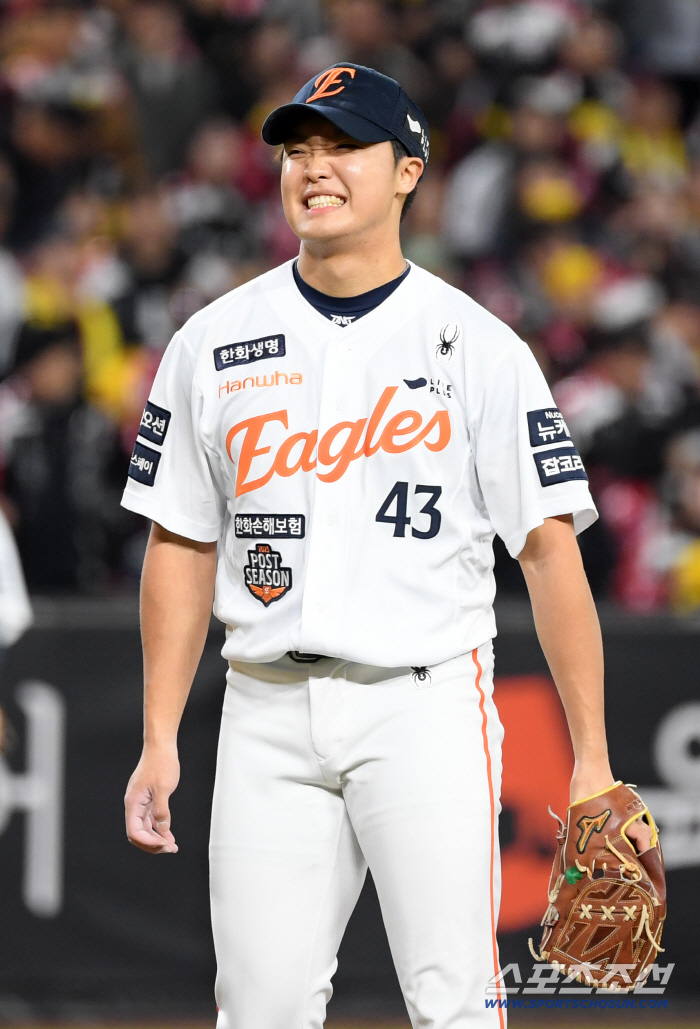 The strongest team in 2025 won the LG Twins 4-1 and won the stepping stone, completing the V4. Yeom Kyung-yeop, who won twice in three years, is a master