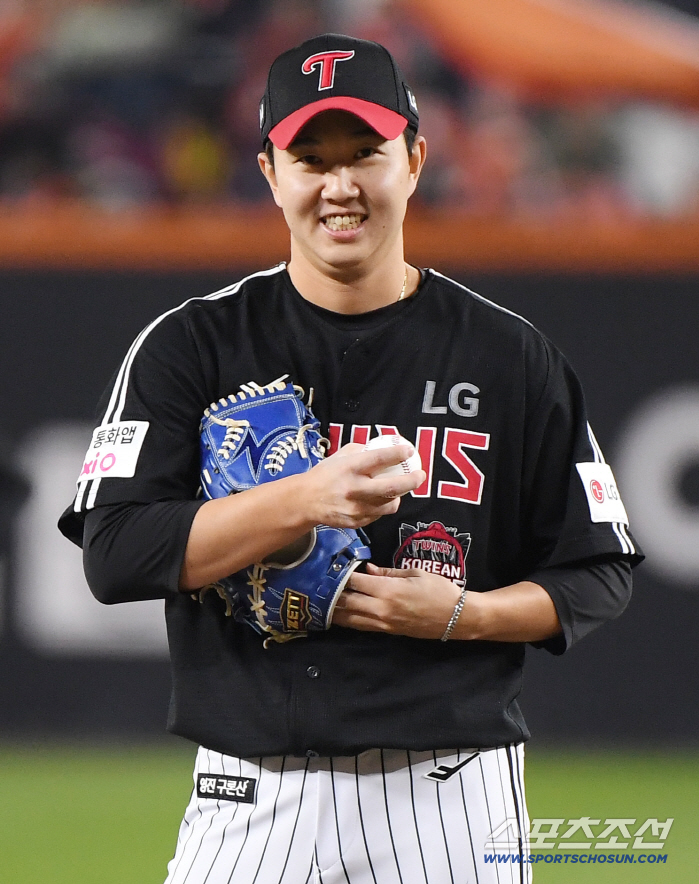 The strongest team in 2025 won the LG Twins 4-1 and won the stepping stone, completing the V4. Yeom Kyung-yeop, who won twice in three years, is a master