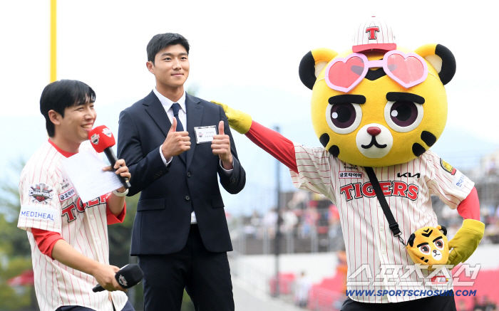 30 KIA and Okinawa are confirmed in preparation for the FA leak, which is expected to be absent from the general manager...3 rookie fielders  coach Takahashi will join us