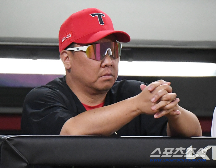 30 KIA and Okinawa are confirmed in preparation for the FA leak, which is expected to be absent from the general manager...3 rookie fielders  coach Takahashi will join us