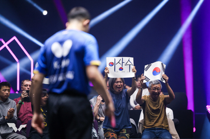 35 years old, Docong is not rusty WTT Champions advance to the quarterfinals! I'll show you a fun game with Jang Woo-jin. 