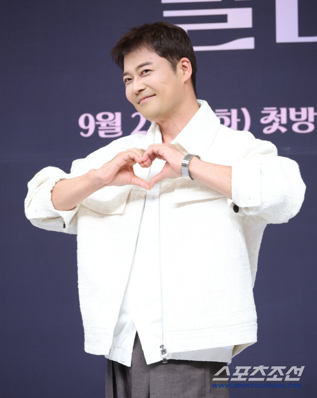 47-year-old Jeon Hyun-moo, detailed care of his supportive romantic relationship experience, and long-lasting in his memory (poison apple)