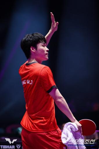 The absolute ace, Jang Woojin, is back! Last Dance Lee Sang-soo, 4 to 1, went to the semifinals for 2 consecutive WTT Champions!