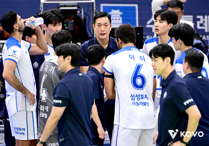 First win.. The director's face is stiff → If you know why it's poured out