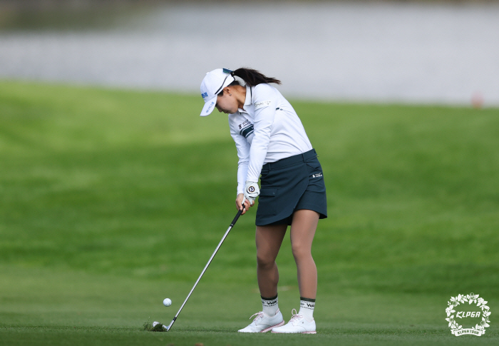 I was wondering what you did after you failed the cut... This is the first battle home of Go Ji-won, 2R lead, Samcheon-ri teammate, 2 wins, Jeong Jo-joon, hometown buff, as the wind feels...