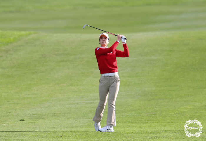 I was wondering what you did after you failed the cut... This is the first battle home of Go Ji-won, 2R lead, Samcheon-ri teammate, 2 wins, Jeong Jo-joon, hometown buff, as the wind feels...