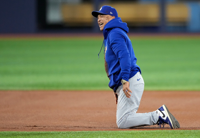 Is the soil good? Kim Hye-sung, why did Roberts humiliate you…Come on to the fastest runner in the Dodgers. Laughing out loud