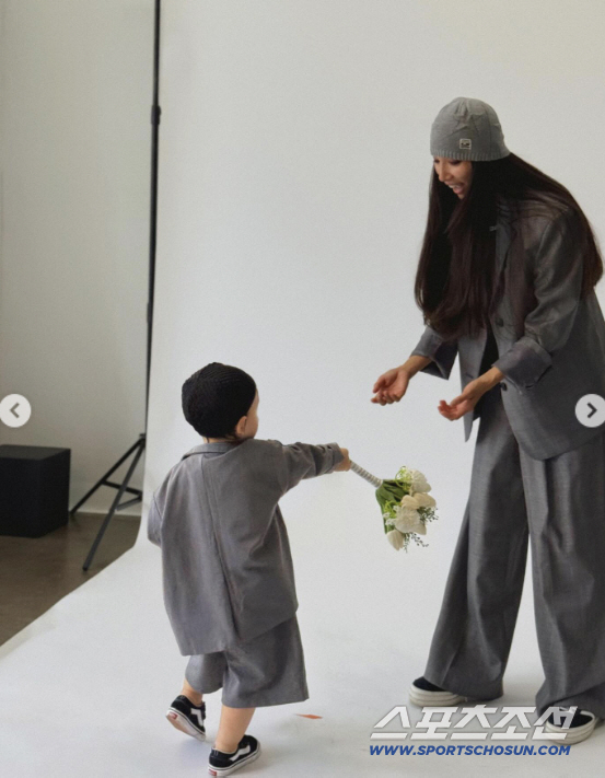 Model Moon Gabi Closes Comments After Sharing Photos of Son With Jung Woo-sung
