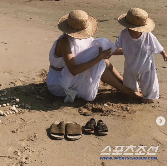 Model Moon Gabi Closes Comments After Sharing Photos of Son With Jung Woo-sung