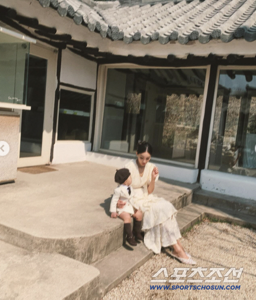 Model Moon Gabi Closes Comments After Sharing Photos of Son With Jung Woo-sung