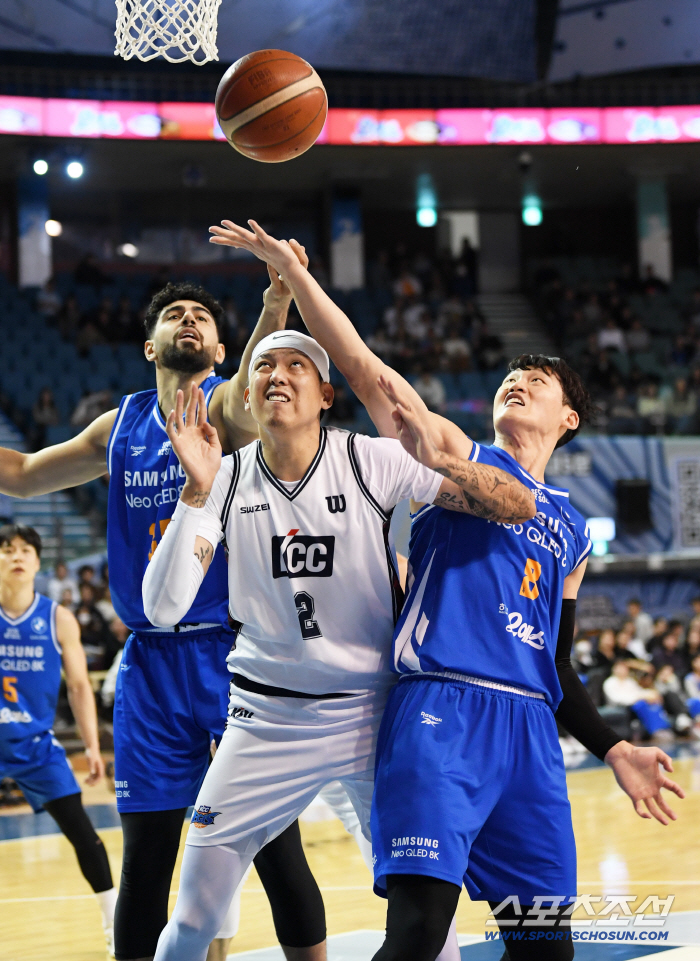  Choi Jin-yong struggled to keep him in check