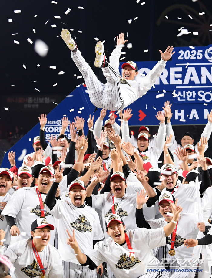  Coach Yeom Kyung-yeop wins the Korean Series at the highest point