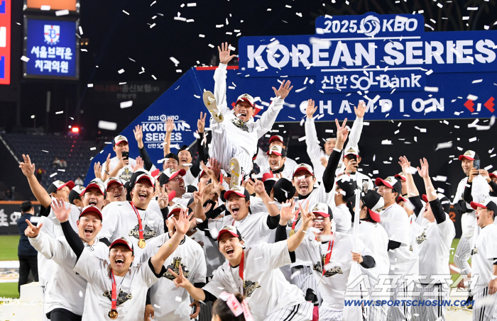  Coach Yeom Kyung-yup, who won the Korean Series, said to rinse