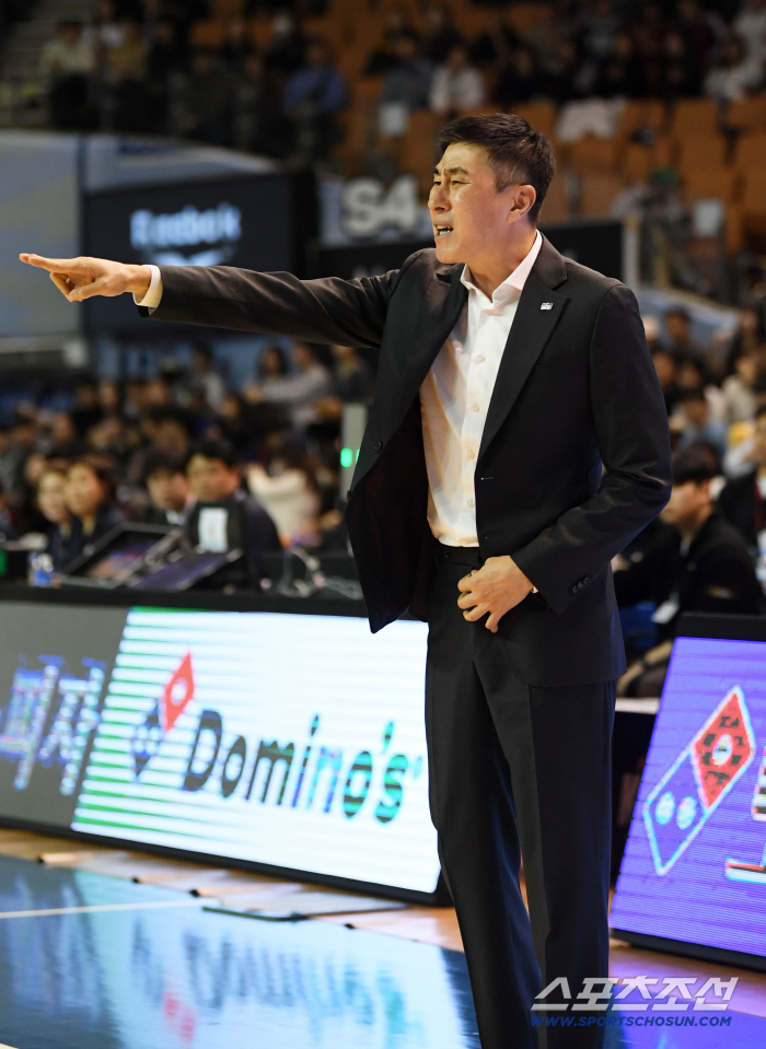  KCC manager Lee Sang-min puts more pressure on him