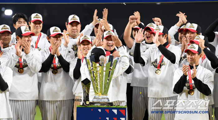  LG coach Yeom Kyung-yeop is the champion