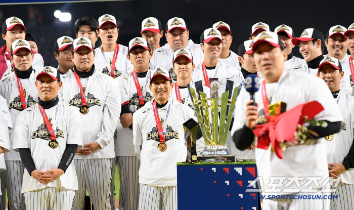  LG manager Yeom Kyung-yeop, Kim Hyun-soo, we're the champion