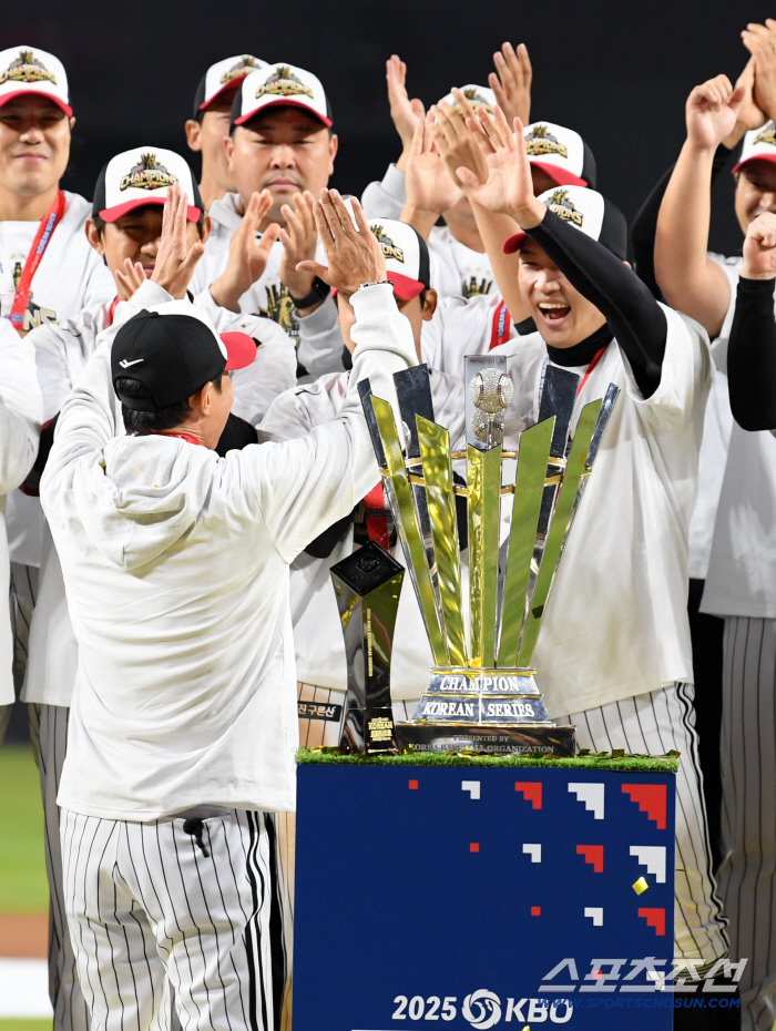  LG manager Yeom Kyung-yeop won Park Hae-min