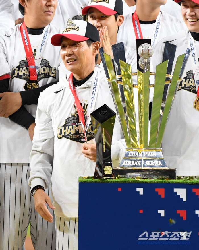  LG manager Yeom Kyung-yeop's happy smile