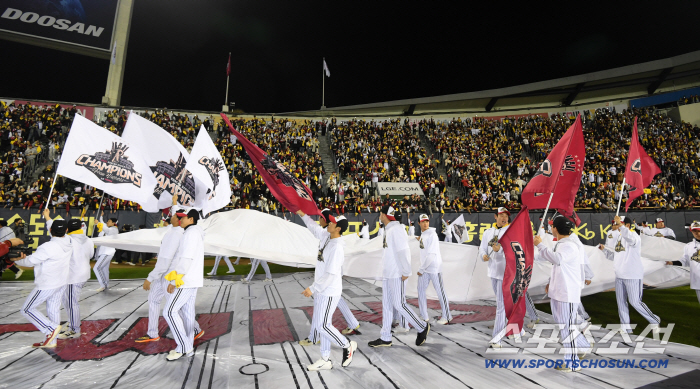  LG Twins' happy moment when they came back to Jamsil after winning the championship