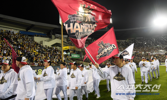  LG Twins' victory ceremony at Jamsil Stadium